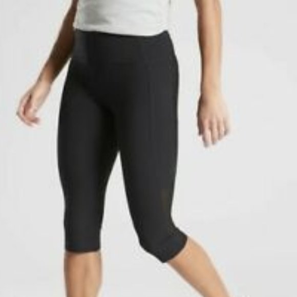 Athleta Dobby Action Crop Capri side pocket - Picture 1 of 7